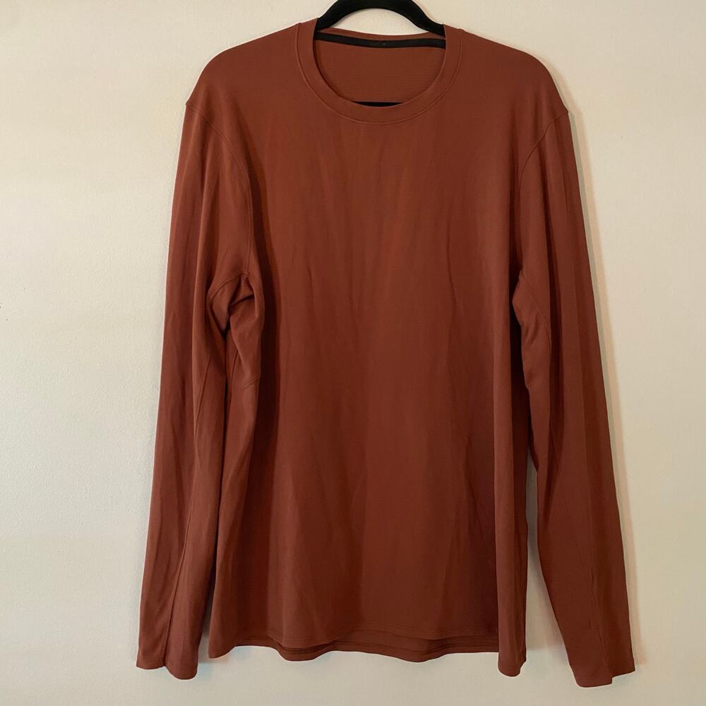 Lululemon Brown Red Long Sleeve Athletic Athleisure Active Shirt Men size Large
